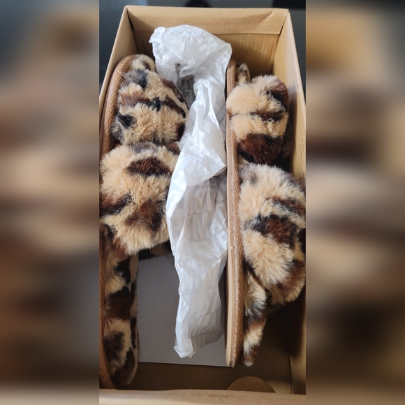 NWT/NIB Steven Madden Slippers brand new - Picture 5 of 7